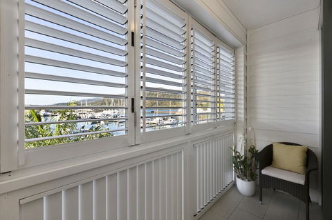 Boathouse Port Of Airlie - Grafton Accommodation 15