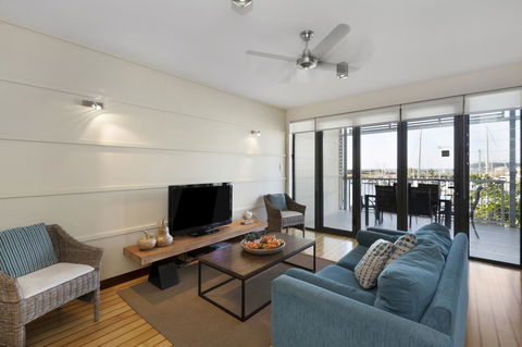 Boathouse Port Of Airlie - Grafton Accommodation 1