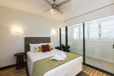 Boathouse Port Of Airlie - Grafton Accommodation 16