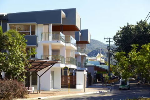 Maggies Beachfront Apartment 13 - Grafton Accommodation 1