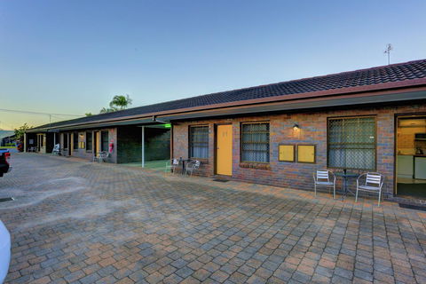 Chalet Motor Inn - Grafton Accommodation 10