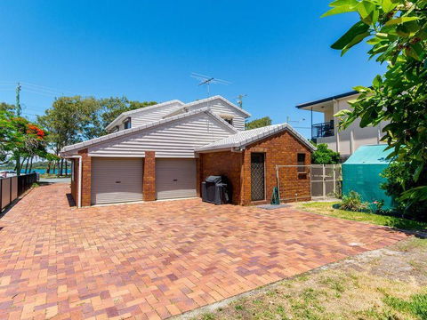Island Homestay - Grafton Accommodation 13