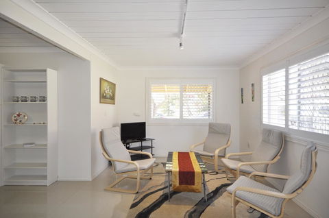 Ocean Wave - Grafton Accommodation 10