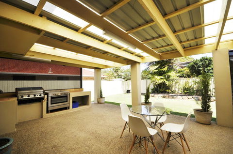 Ocean Wave - Grafton Accommodation 19