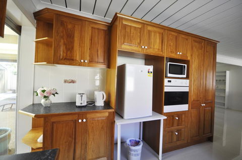 Ocean Wave - Grafton Accommodation 4