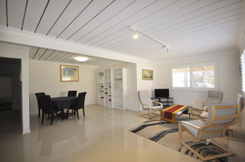 Ocean Wave - Grafton Accommodation 8