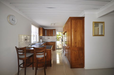 Ocean Wave - Grafton Accommodation 6