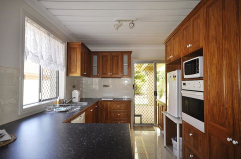 Ocean Wave - Grafton Accommodation 3
