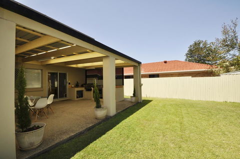 Ocean Wave - Grafton Accommodation 21
