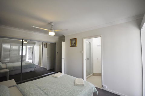 Ocean Wave - Grafton Accommodation 13
