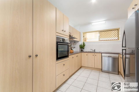 Immaculate Spacious Second Floor Unit Overlooking Pristine Parklands - Grafton Accommodation 7