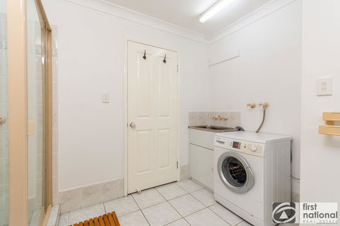 Immaculate Spacious Second Floor Unit Overlooking Pristine Parklands - Grafton Accommodation 5