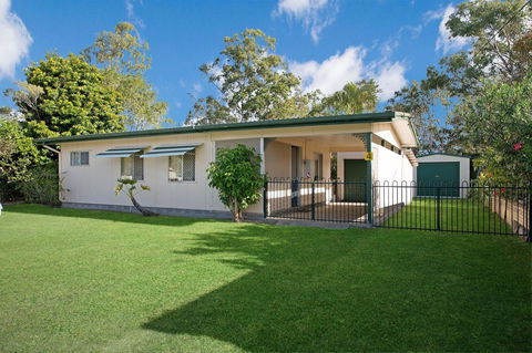 Lowset, Pet Friendly Cottage - Sunset Ave, Bongaree - Grafton Accommodation 0