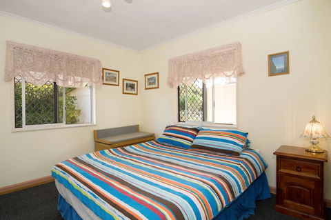 Lowset, Pet Friendly Cottage - Sunset Ave, Bongaree - Grafton Accommodation 15
