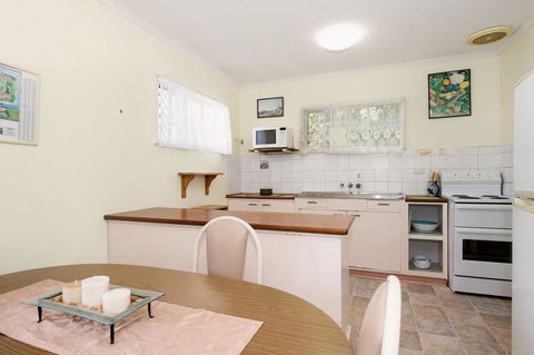 Lowset, Pet Friendly Cottage - Sunset Ave, Bongaree - Grafton Accommodation 1