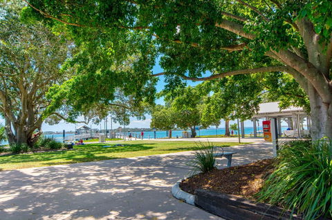Lowset, Pet Friendly Cottage - Sunset Ave, Bongaree - Grafton Accommodation 3