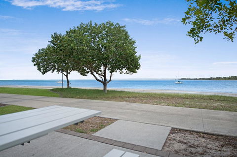 Waterviews,Pool, Wifi Its All Here !- Welsby Pde, Bongaree - Grafton Accommodation 20