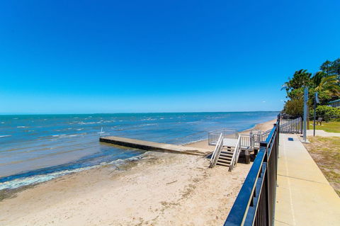 Waterviews,Pool, Wifi Its All Here !- Welsby Pde, Bongaree - Grafton Accommodation 16