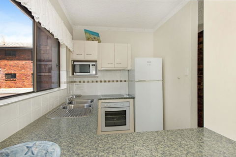 Waterviews,Pool, Wifi Its All Here !- Welsby Pde, Bongaree - Grafton Accommodation 5