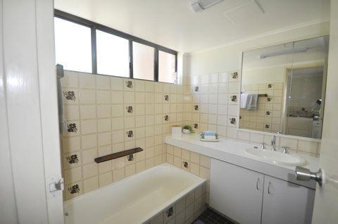 Crystal Waters On The Beach - Grafton Accommodation 2