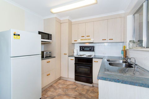 Short Stroll To Surf Beach - North Street, Woorim - Grafton Accommodation 3