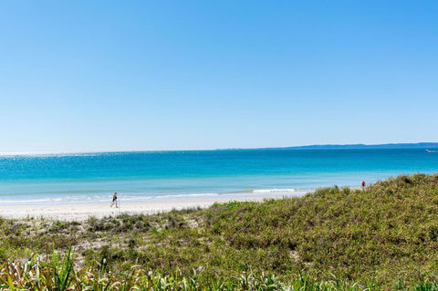 Short Stroll To Surf Beach - North Street, Woorim - Grafton Accommodation 8