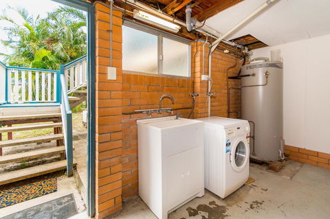 Short Stroll To Surf Beach - North Street, Woorim - Grafton Accommodation 1