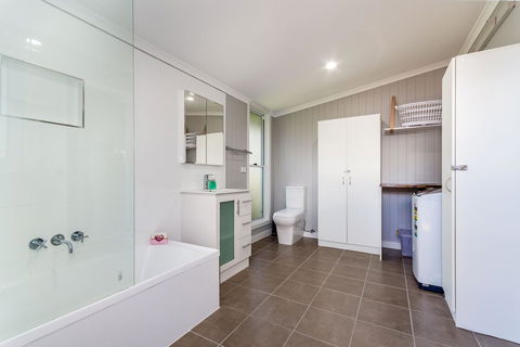 Fabulous Family Destination In Paradise Parade, Bongaree - Grafton Accommodation 16
