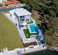 Stunning Canal Home Oh So Close To The Waterfront
