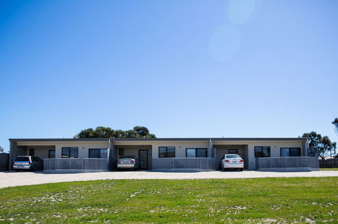 Island Quarters - Grafton Accommodation 1