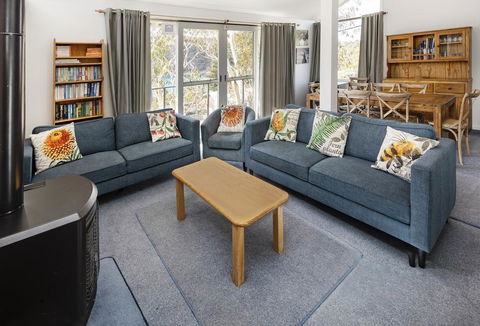 'Matilda' - Spacious & Centrally Located With Great Lake Views - Grafton Accommodation 1
