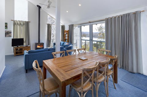 'Matilda' - Spacious & Centrally Located With Great Lake Views - Grafton Accommodation 0