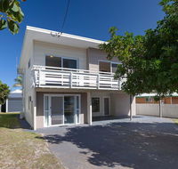 'SeaHaven' 2 Richardson Ave - Large home with Aircon Smart TV WIFI Netflix  Boat Parking - Grafton Accommodation