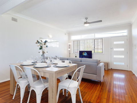 'Shoalz', 28 Rigney Street - Renovated Pet Friendly Cottage & Boat Parking - Grafton Accommodation 2