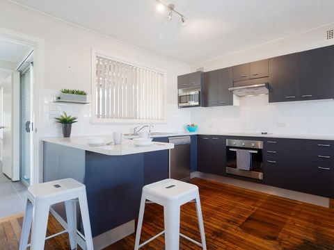 'Shoalz', 28 Rigney Street - Renovated Pet Friendly Cottage & Boat Parking - Grafton Accommodation 3