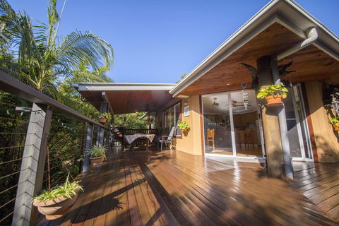 'The Tree House.' Treetop Living Near The Ocean, Coolum Beach, QLD, Australia - Grafton Accommodation 2