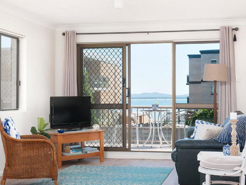 1 'BAHIA', 47 RONALD AVE - GREAT LOCATION WITH FILTERED WATER VIEWS - Grafton Accommodation 3