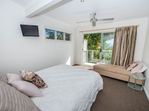 1 'Florida', 5 Lillian Street - 2 Min Walk To Beach, Shops & Restaurants - Grafton Accommodation 3