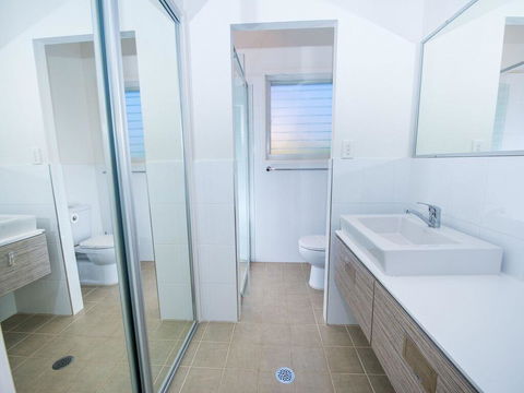 1 'Florida', 5 Lillian Street - 2 Min Walk To Beach, Shops & Restaurants - Grafton Accommodation 1