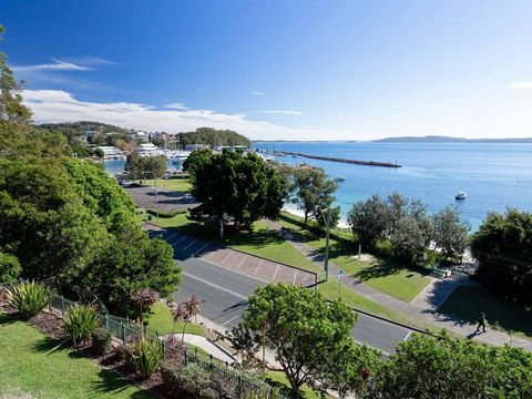 1 'Kiah', 53 Victoria Parade - Stunning Views, Wifi, Aircon, Just Across The Road To The Water - Grafton Accommodation 0
