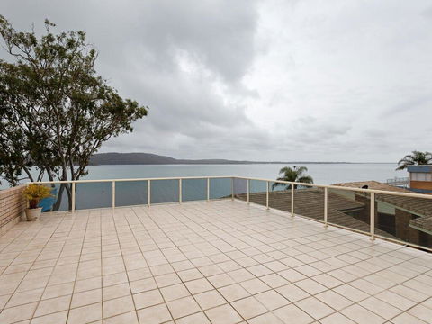 1 'Kooringal', 105 Soldiers Point Road - Waterfront Unit Wth Aircon - Grafton Accommodation 0