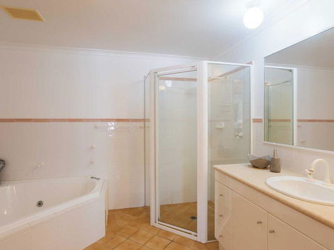 1 'Peninsula Waters', 2-4 Soldiers Point Road - Aircon, Pool & Massive Outdoor Area - Grafton Accommodation 2