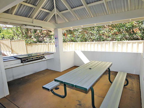 1 'SEASHELLS' 21-23 MAGNUS STREET - WIFI, POOL, LIFT & AIR CONDITIONING - Grafton Accommodation 2