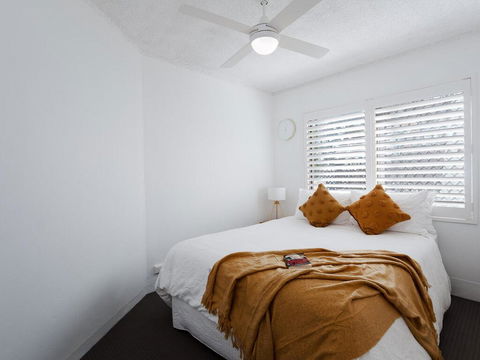 1 'The Poplars' 34 Magnus St - Panoramic Water Views, Pool, Aircon & WIFI - Grafton Accommodation 3