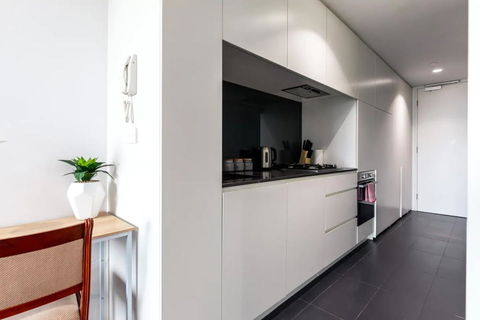 1 Bedroom Apartment In Prahran With Balcony - Grafton Accommodation 2