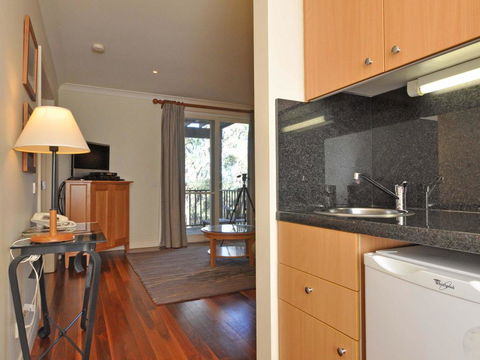 1 Bedroom Executive Villa Located Within Cypress Lakes - Grafton Accommodation 2