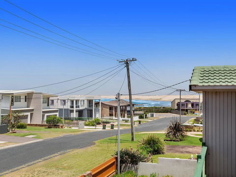 1/32 Ocean Avenue - Three Bedrooms, Three Bathrooms, Air Con, Boat Parking & Water Views - Grafton Accommodation 0