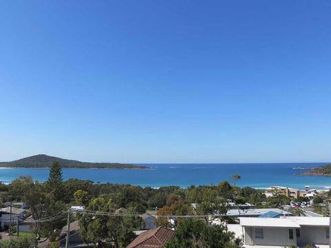 10 Garuwa Street - Fabulous Fingal - Grafton Accommodation 0