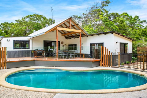 11 Naiad Court - Rainbow Shores, Fantastic Family Retreat, Swimming Pool, 200m To Beach, Free Wi-Fi - Grafton Accommodation 0