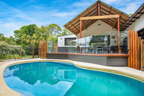 11 Naiad Court - Rainbow Shores, Fantastic Family Retreat, Swimming Pool, 200m To Beach, Free Wi-Fi - Grafton Accommodation 2